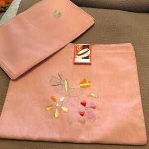 Vintage Embroiderednl Italian Pink Linen Tablecloth And 12 Napkins Set